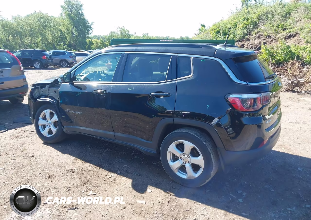 2019 Jeep Compass Latitude 4X4 VIN:3C4NJDBB3KT629699 - 3
