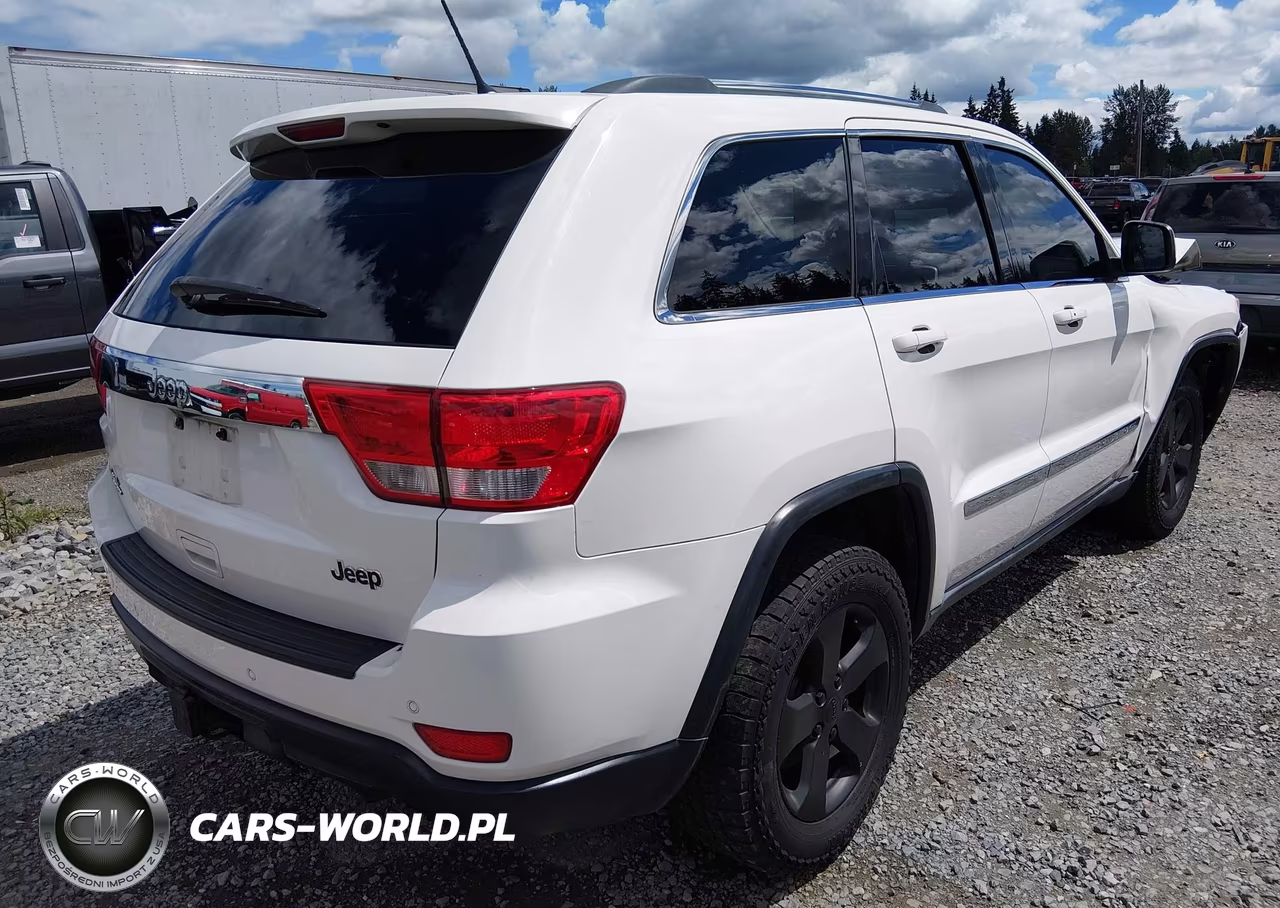 2011 Jeep Grand Cherokee Laredo VIN:1J4RR4GG7BC737781 - 4