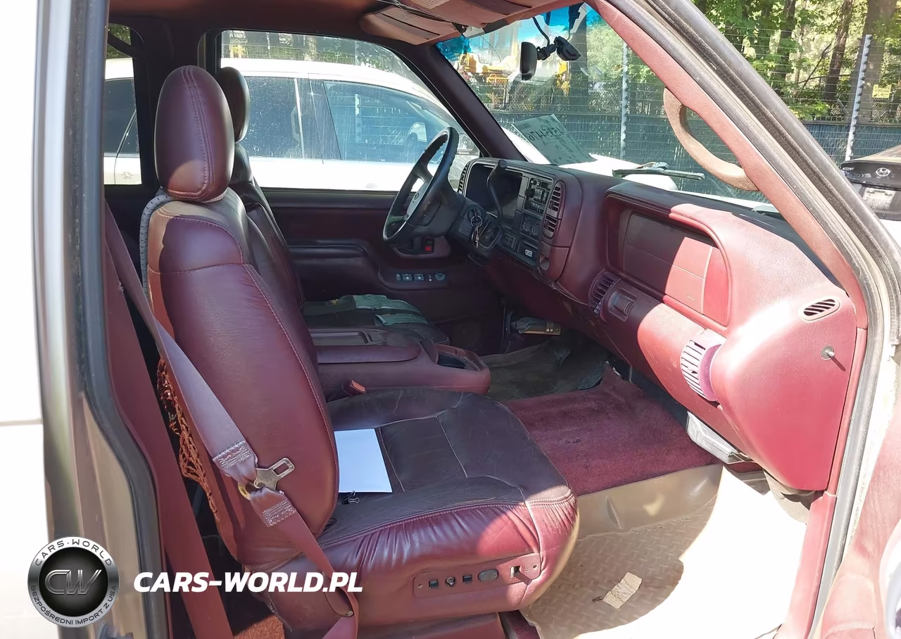 1999 Chevrolet Suburban 2500 VIN:1GNGK26R2XJ470343 - 5
