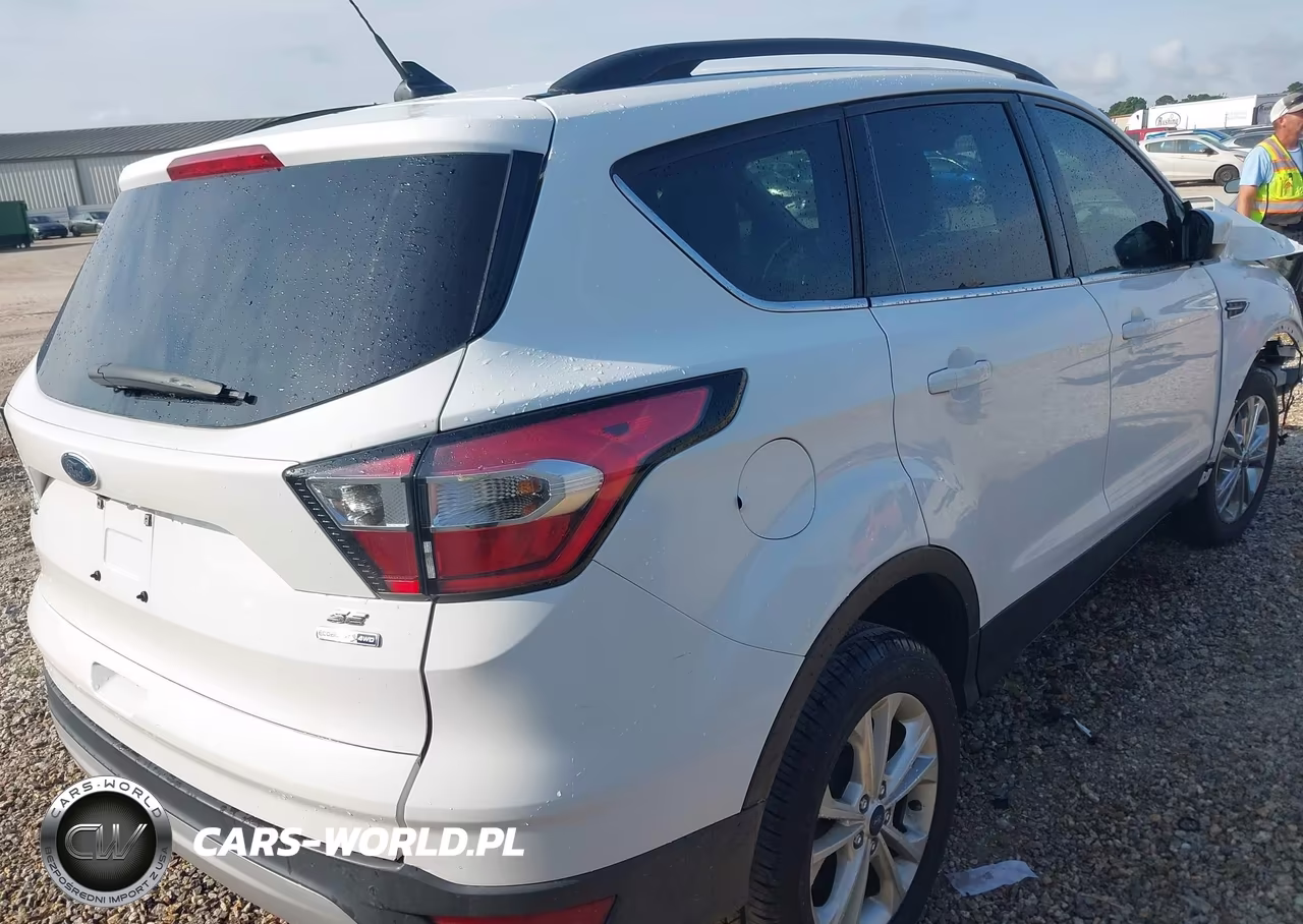 2018 Ford Escape Se VIN:1FMCU9GD0JUA69050 - 4