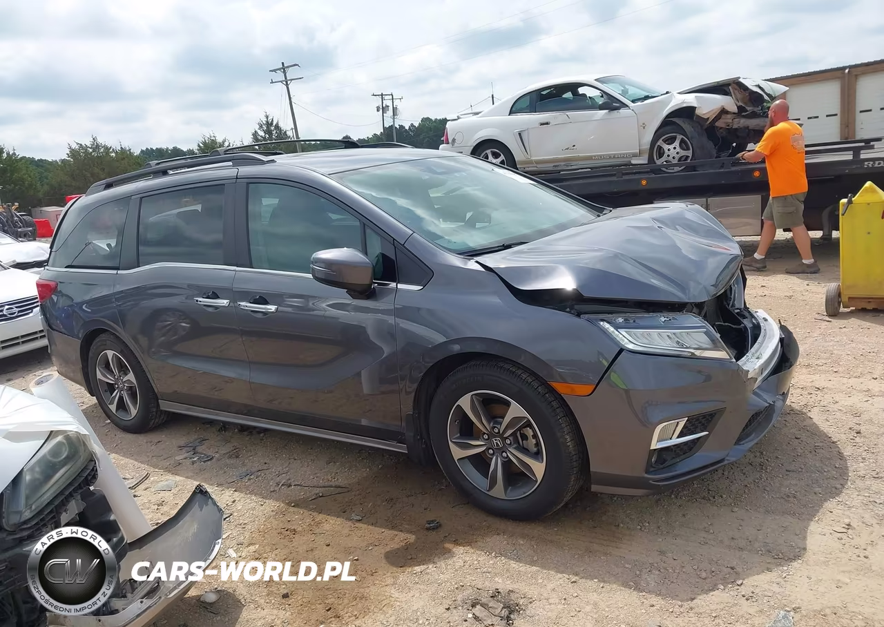 2018 Honda Odyssey Touring VIN:5FNRL6H8XJB040391 - 14