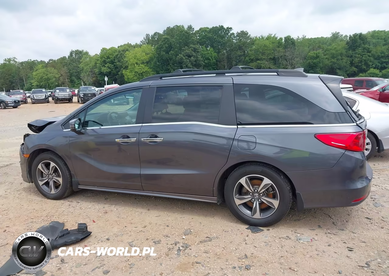 2018 Honda Odyssey Touring VIN:5FNRL6H8XJB040391 - 15