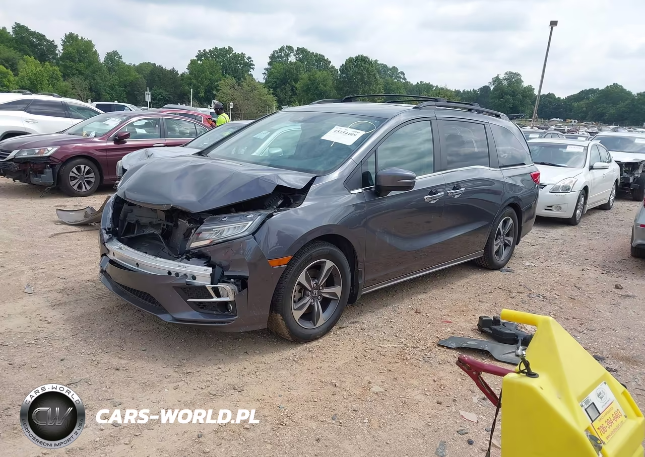 2018 Honda Odyssey Touring VIN:5FNRL6H8XJB040391 - 2