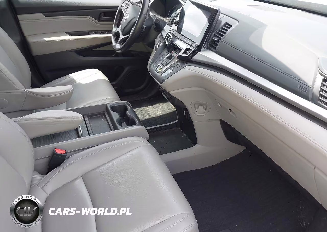 2018 Honda Odyssey Touring VIN:5FNRL6H8XJB040391 - 5