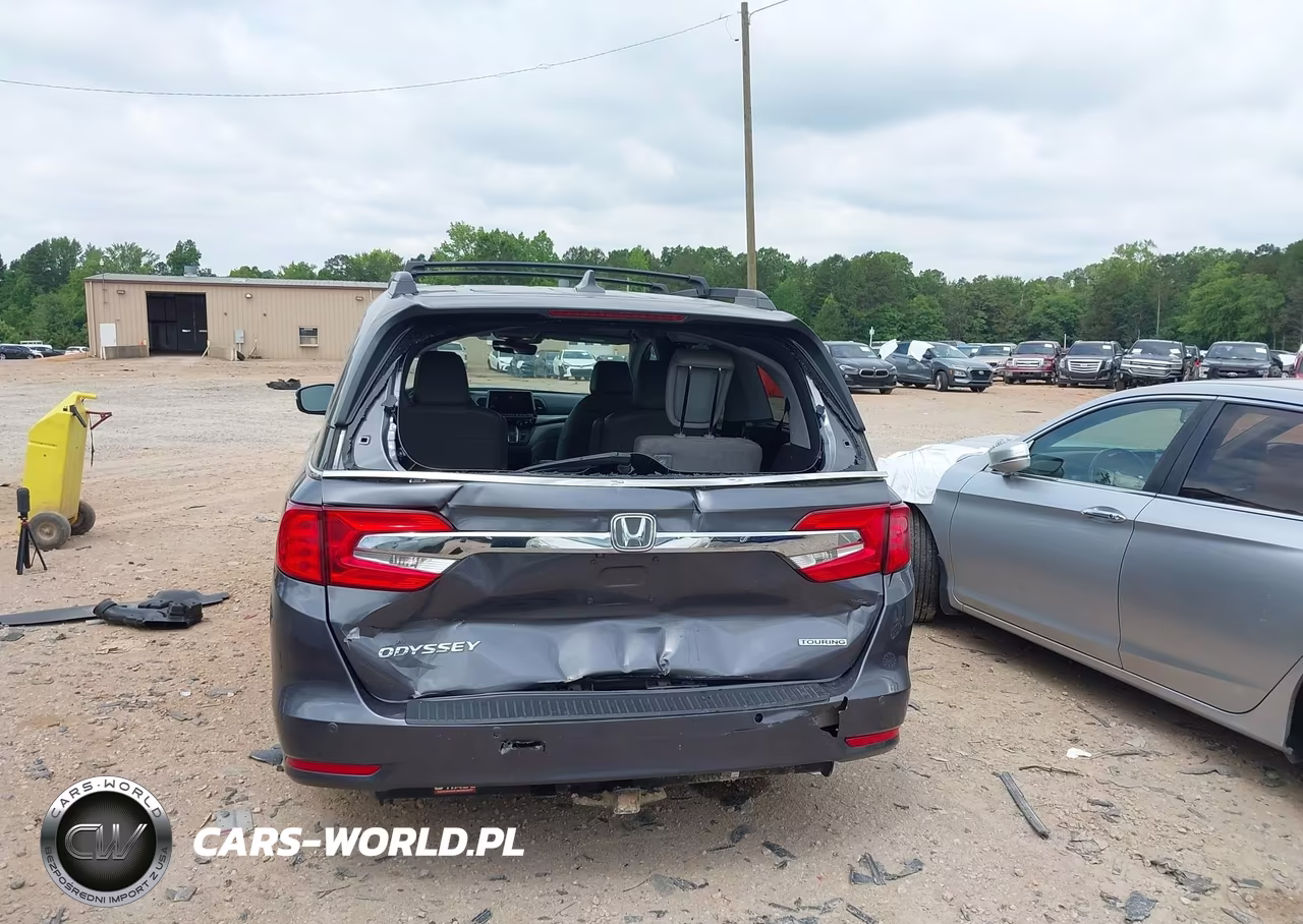 2018 Honda Odyssey Touring VIN:5FNRL6H8XJB040391 - 6