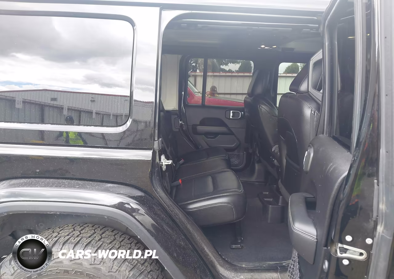 2019 Jeep Wrangler Unlimited Sahara VIN:1C4HJXEG0KW651272 - 8
