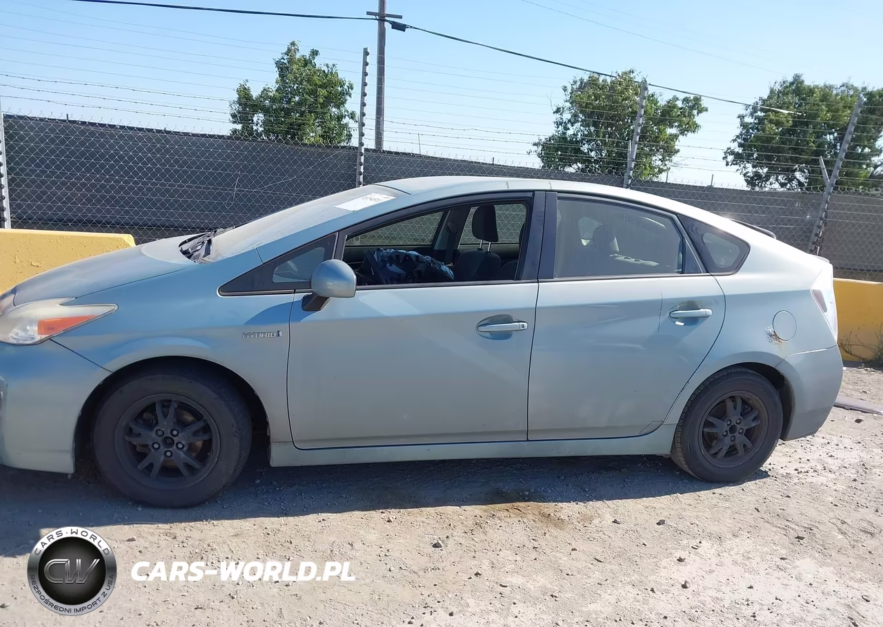 2014 Toyota Prius Two VIN:JTDKN3DU8E1749199 - 14
