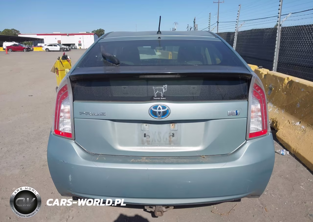 2014 Toyota Prius Two VIN:JTDKN3DU8E1749199 - 16