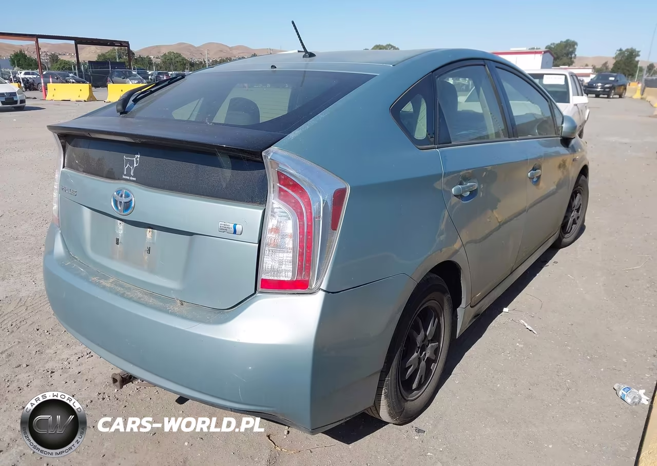 2014 Toyota Prius Two VIN:JTDKN3DU8E1749199 - 4