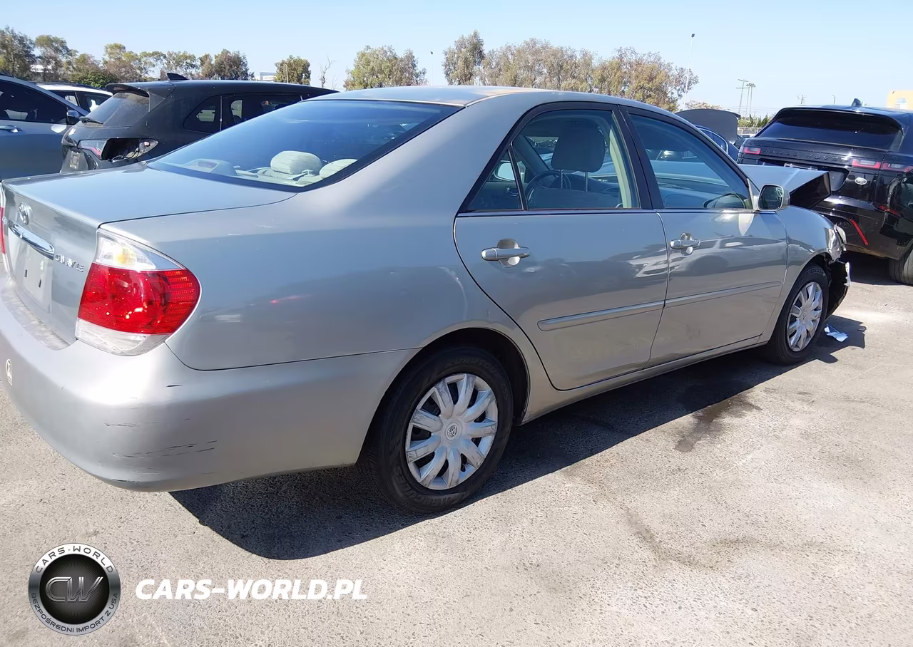 2005 Toyota Camry Le VIN:4T1BE32K15U571714 - 4