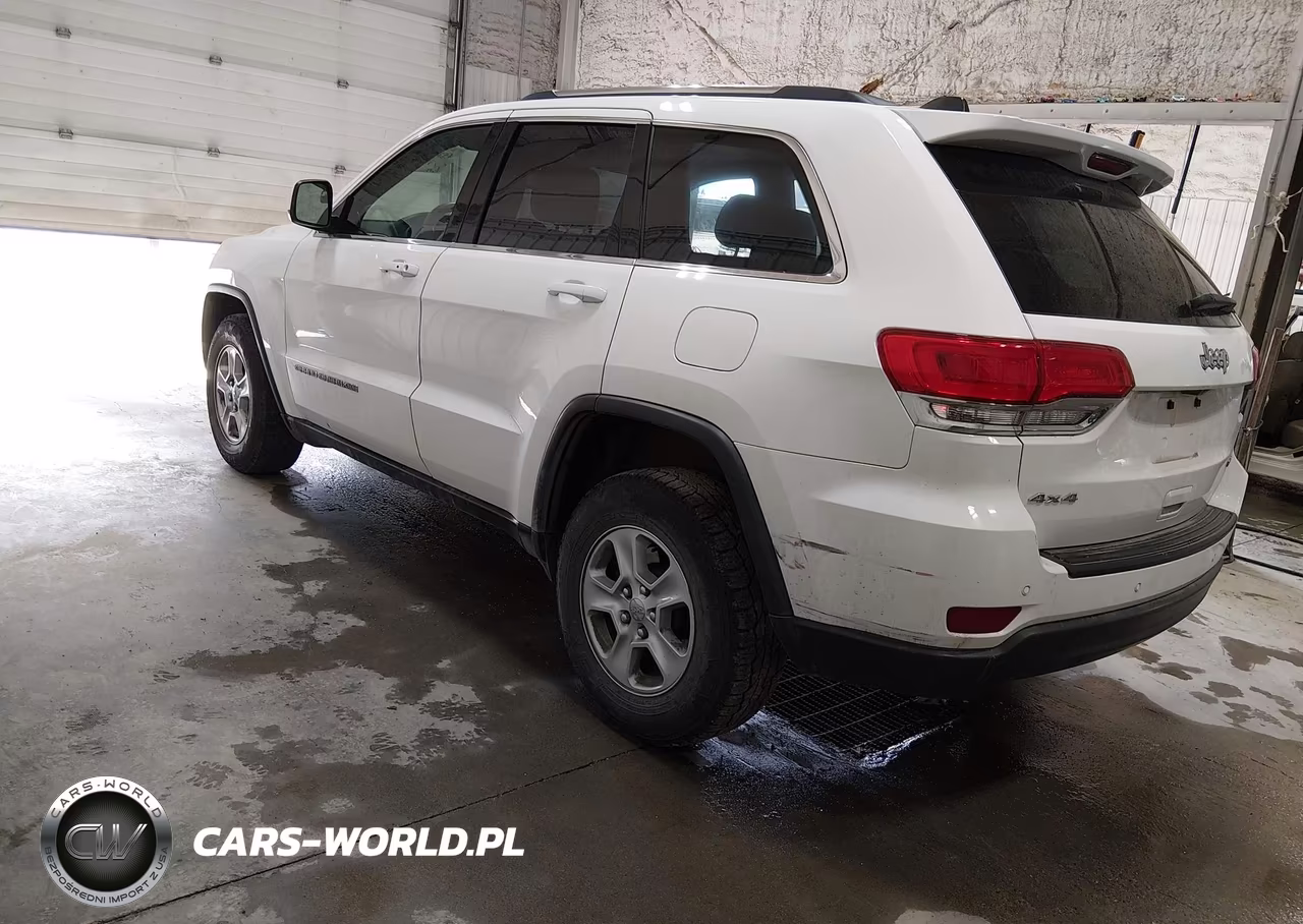 2017 Jeep Grand Cherokee Laredo 4X4 VIN:1C4RJFAG3HC738839 - 3
