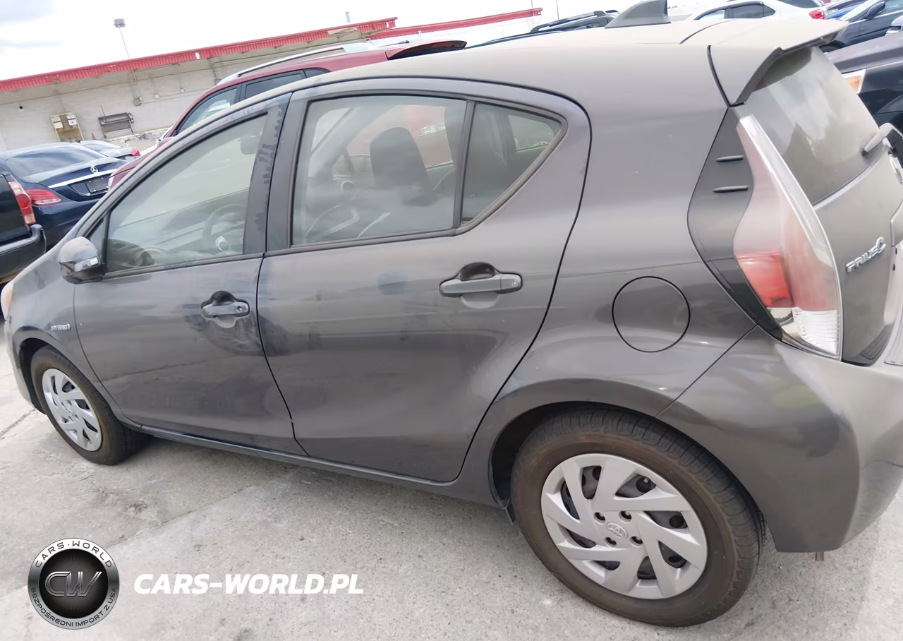 2015 Toyota Prius C One VIN:JTDKDTB35F1099472 - 14