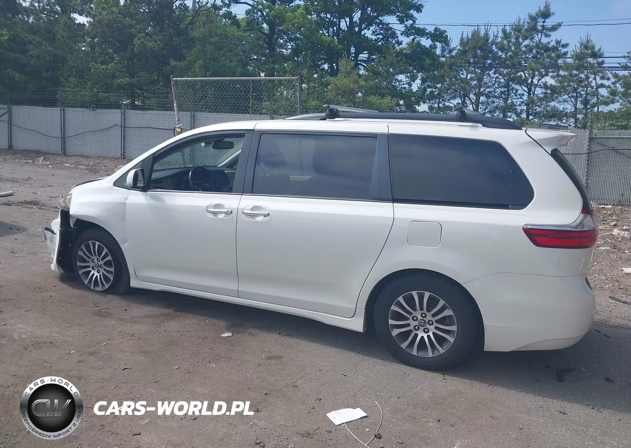 2018 Toyota Sienna Xle 8 Passenger VIN:5TDYZ3DC0JS941641 - 14