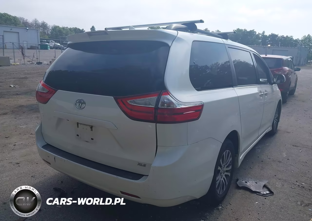 2018 Toyota Sienna Xle 8 Passenger VIN:5TDYZ3DC0JS941641 - 4