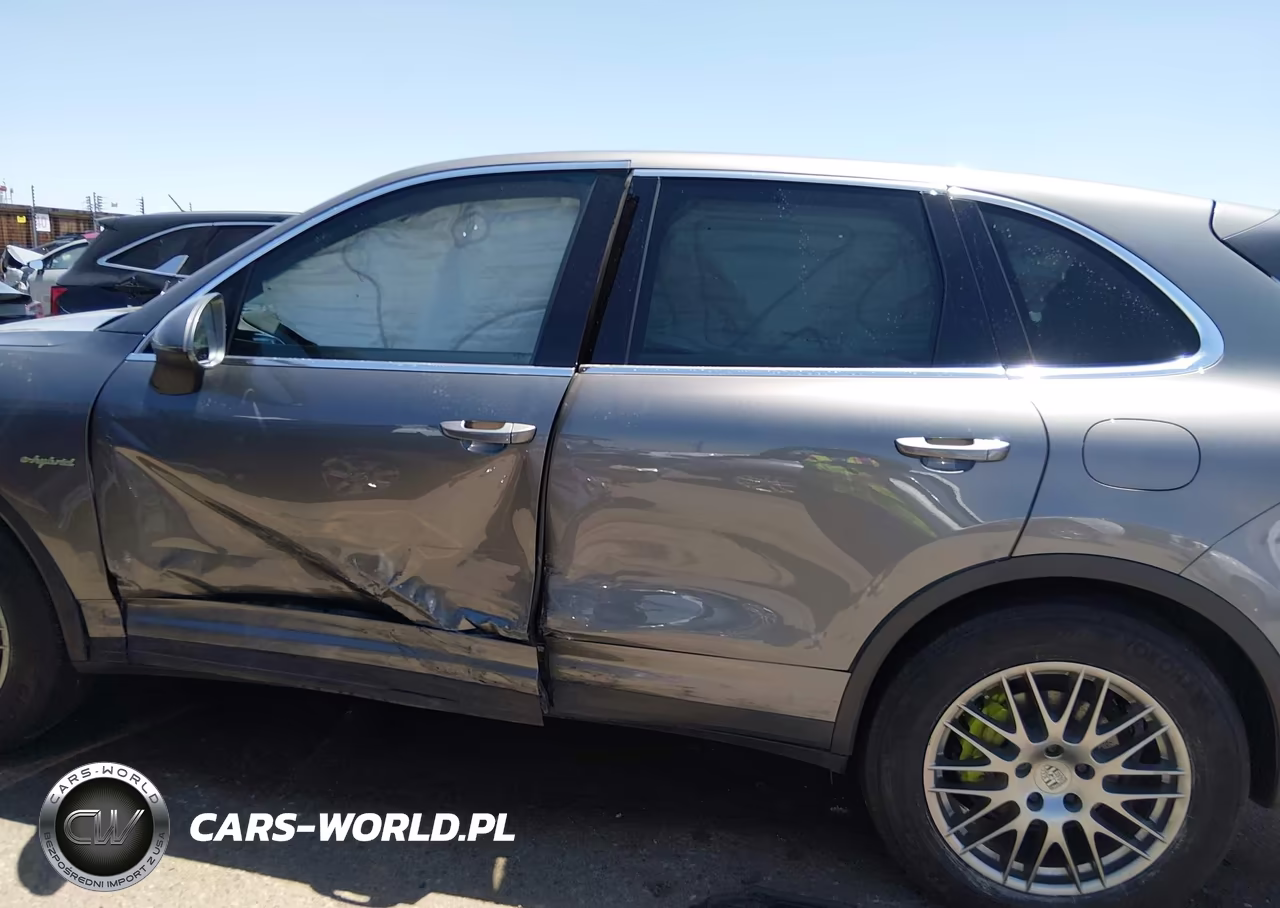 2015 Porsche Cayenne E-Hybrid S VIN:WP1AE2A29FLA52010 - 14