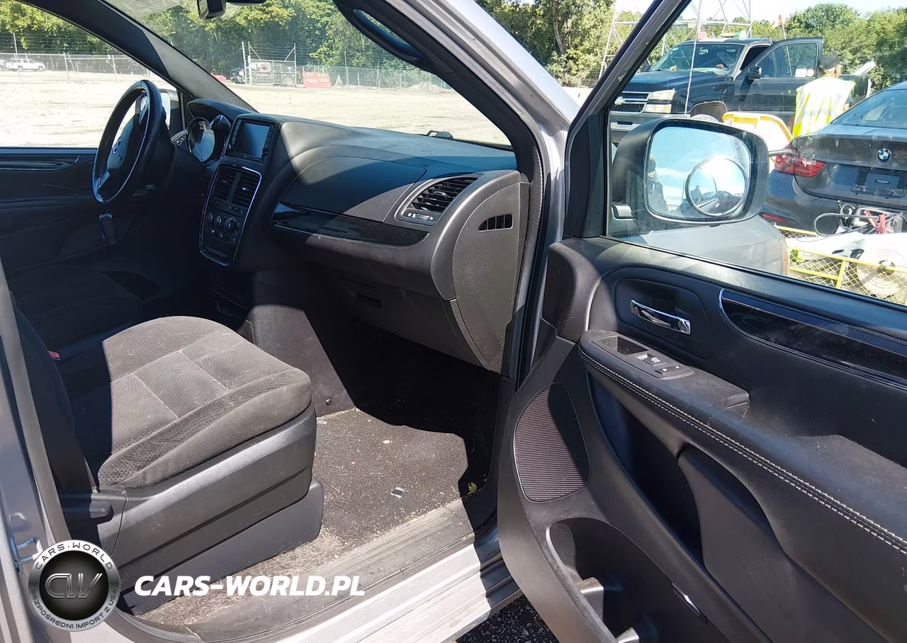 2018 Dodge Grand Caravan Se Plus VIN:2C4RDGBG5JR304074 - 5