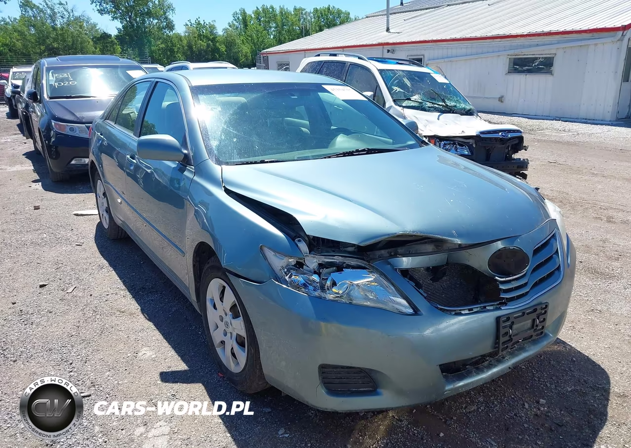 2010 Toyota Camry Le – zdjęcie 1 z 15