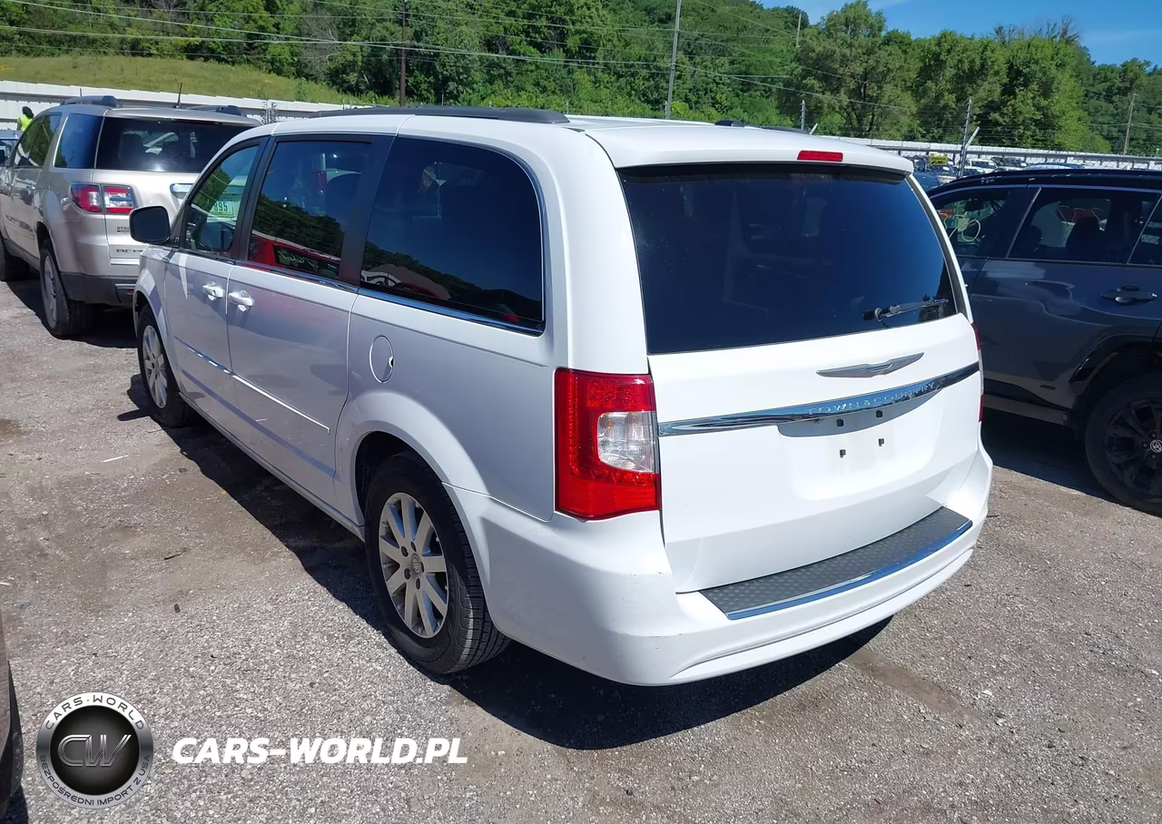 2015 Chrysler Town & Country Lx VIN:2C4RC1AG7FR741695 - 3