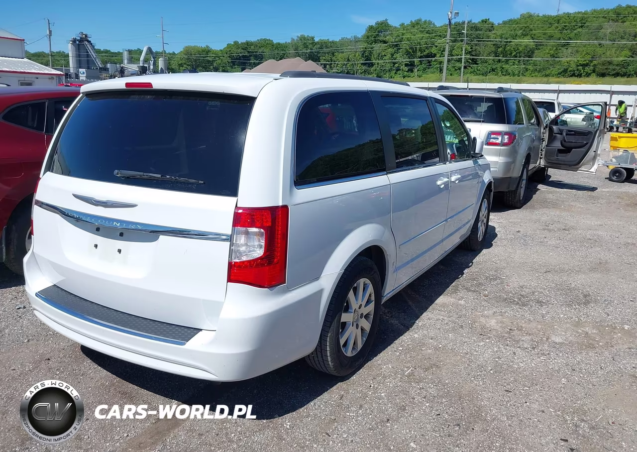 2015 Chrysler Town & Country Lx VIN:2C4RC1AG7FR741695 - 4