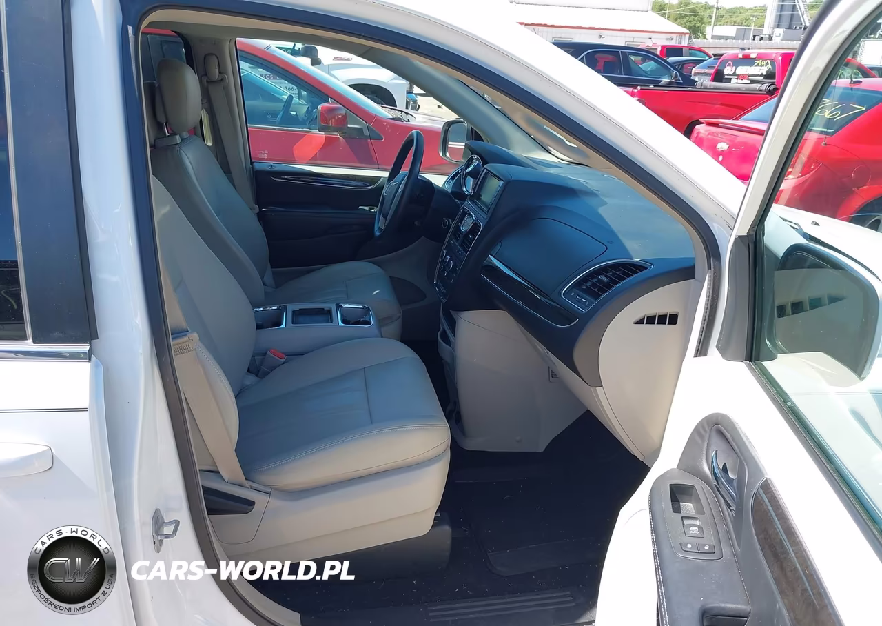 2015 Chrysler Town & Country Lx VIN:2C4RC1AG7FR741695 - 5