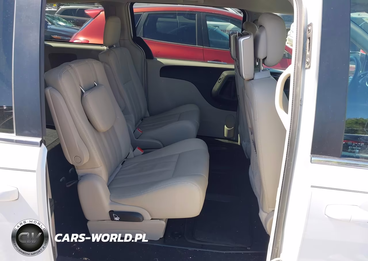 2015 Chrysler Town & Country Lx VIN:2C4RC1AG7FR741695 - 8