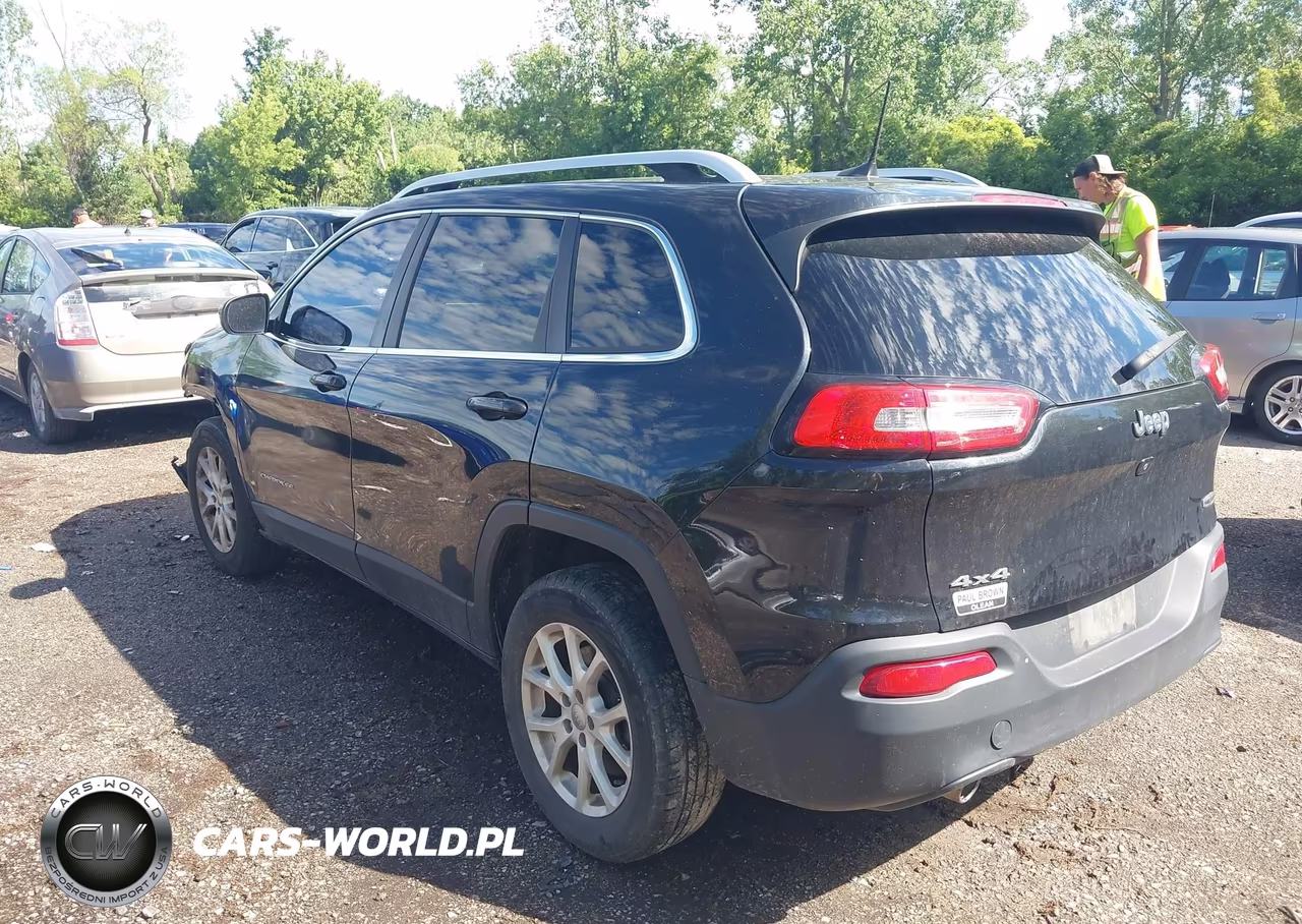 2016 Jeep Cherokee Latitude VIN:1C4PJMCB5GW267707 - 3