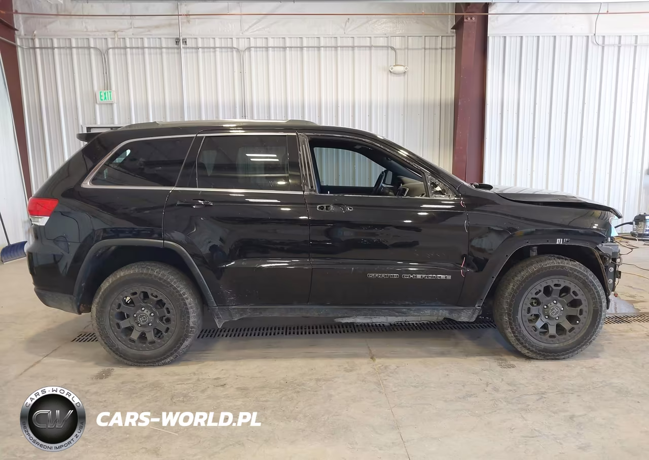 2017 Jeep Grand Cherokee Laredo 4X4 VIN:1C4RJFAGXHC683192 - 14