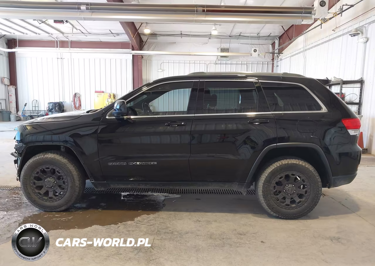 2017 Jeep Grand Cherokee Laredo 4X4 VIN:1C4RJFAGXHC683192 - 15