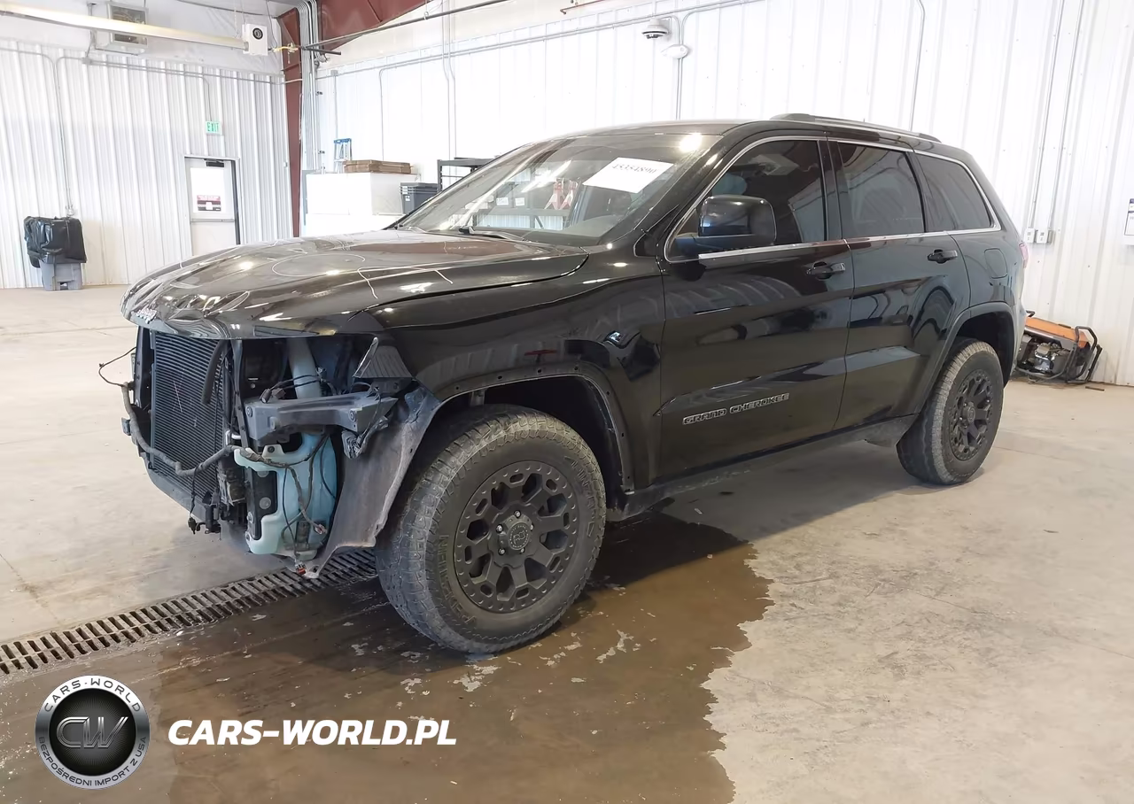 2017 Jeep Grand Cherokee Laredo 4X4 VIN:1C4RJFAGXHC683192 - 2