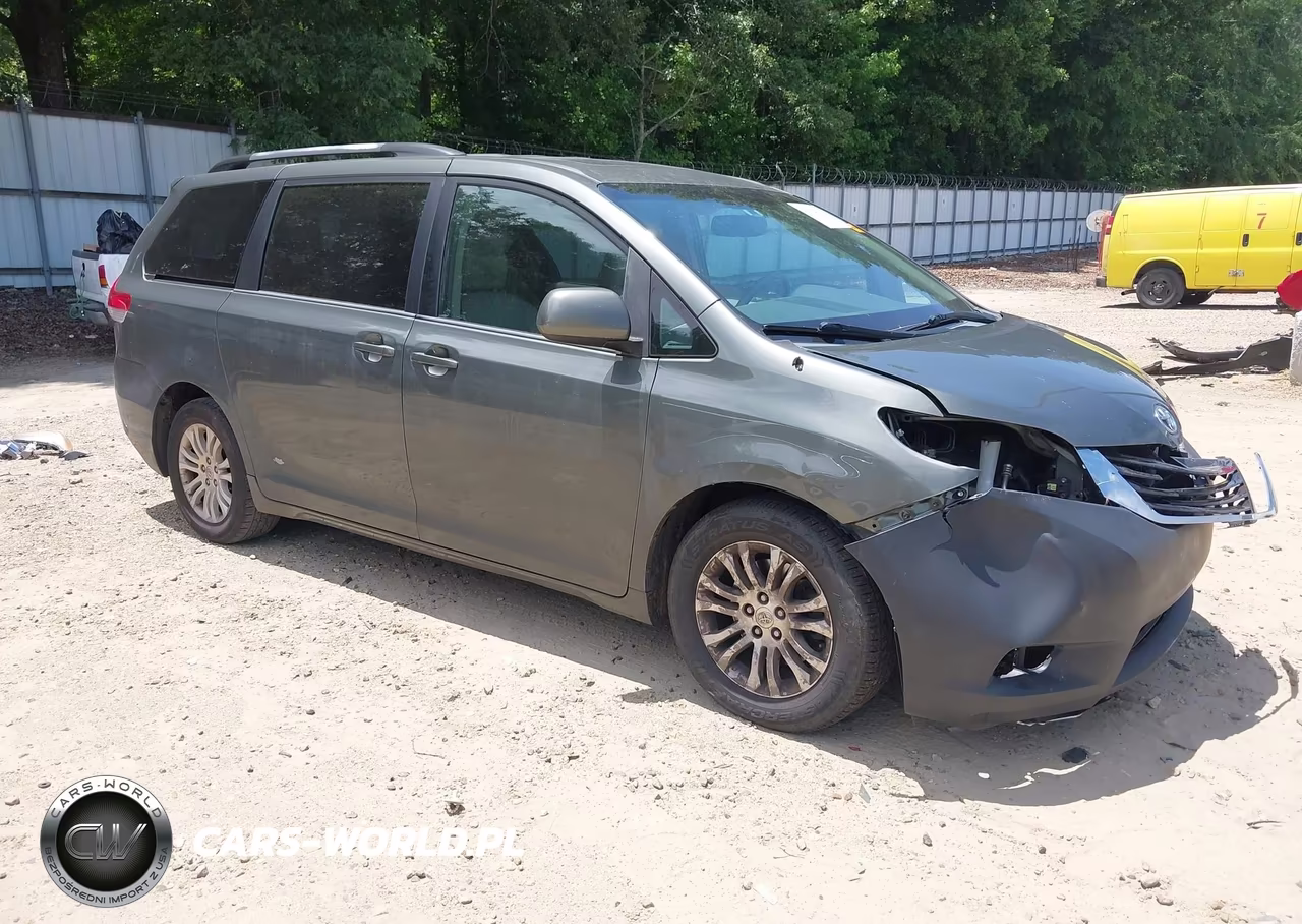 2013 Toyota Sienna Xle V6 8 Passenger