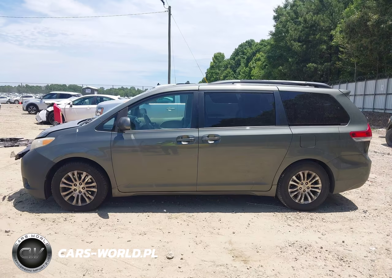 2013 Toyota Sienna Xle V6 8 Passenger VIN:5TDYK3DC5DS302213 - 15
