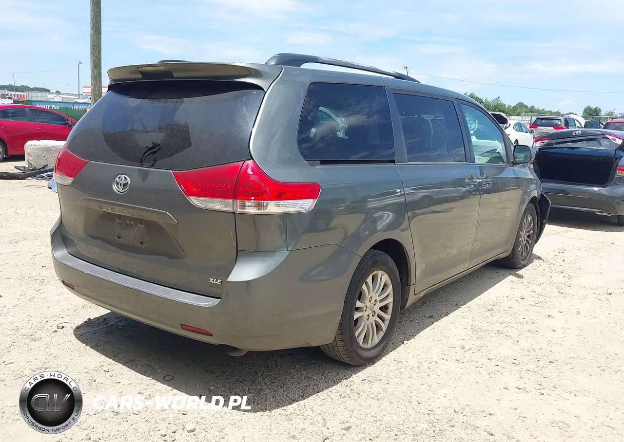 2013 Toyota Sienna Xle V6 8 Passenger VIN:5TDYK3DC5DS302213 - 4