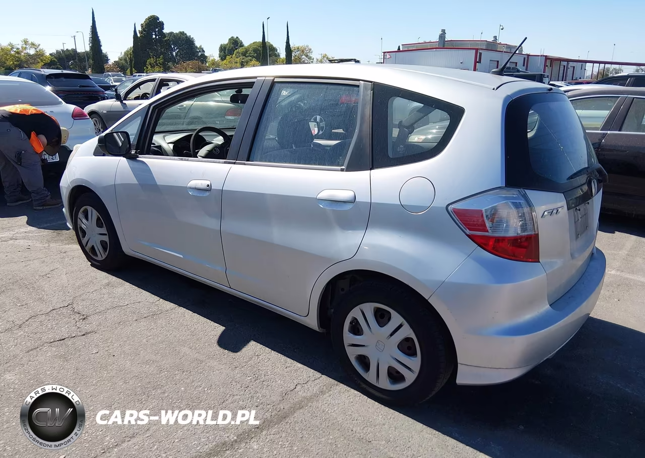 2011 Honda Fit VIN:JHMGE8H36BC028592 - 3