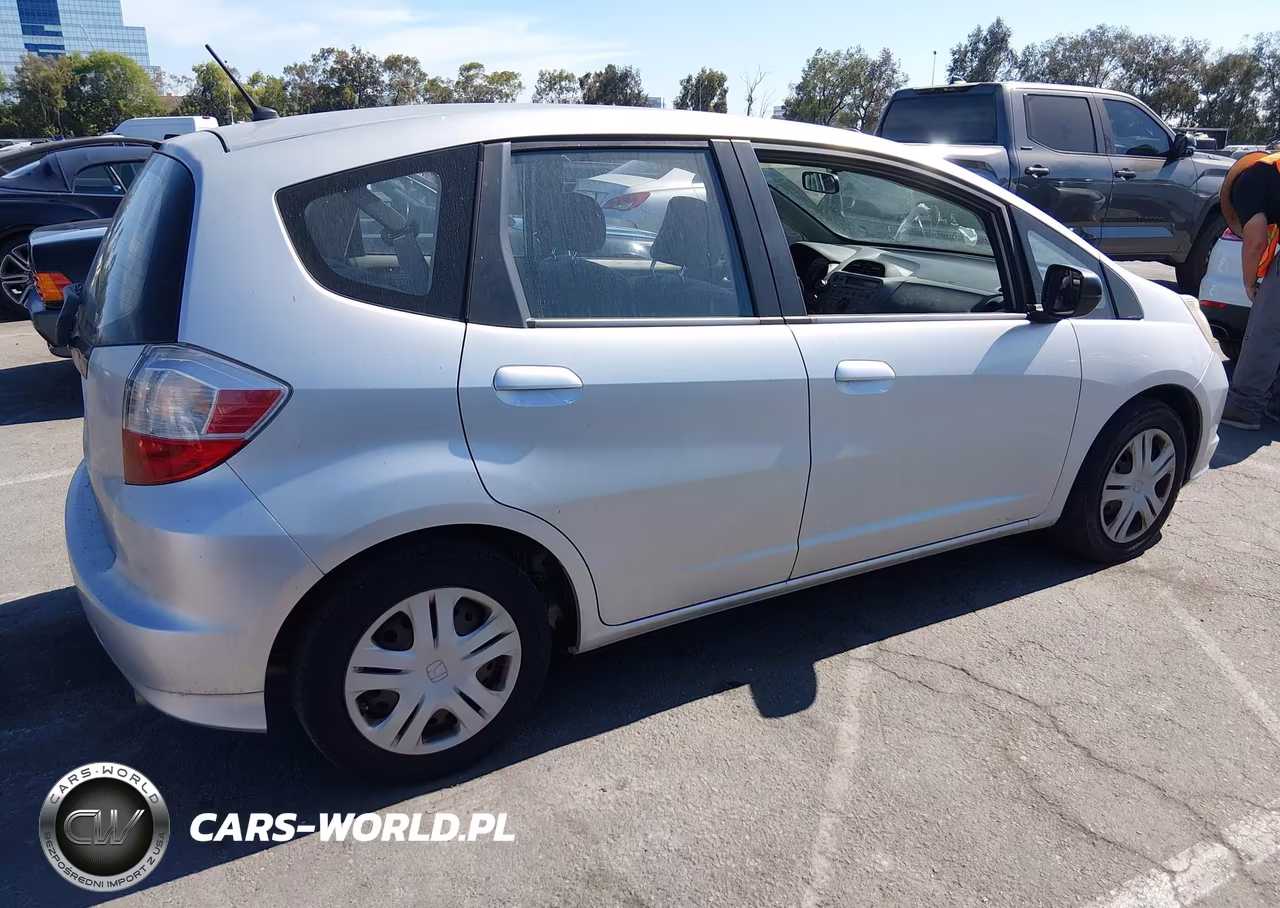 2011 Honda Fit VIN:JHMGE8H36BC028592 - 4