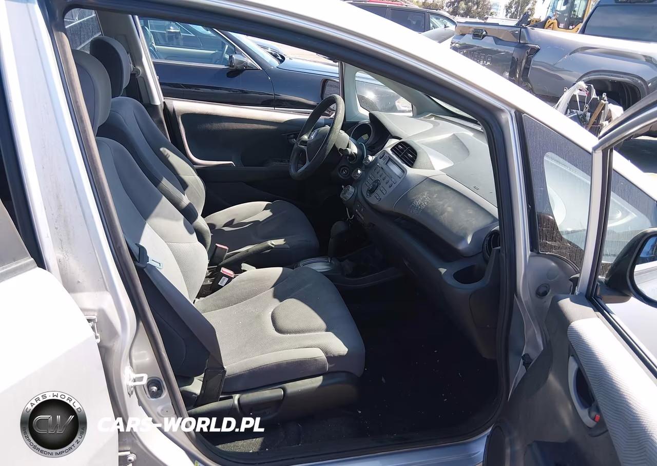 2011 Honda Fit VIN:JHMGE8H36BC028592 - 5