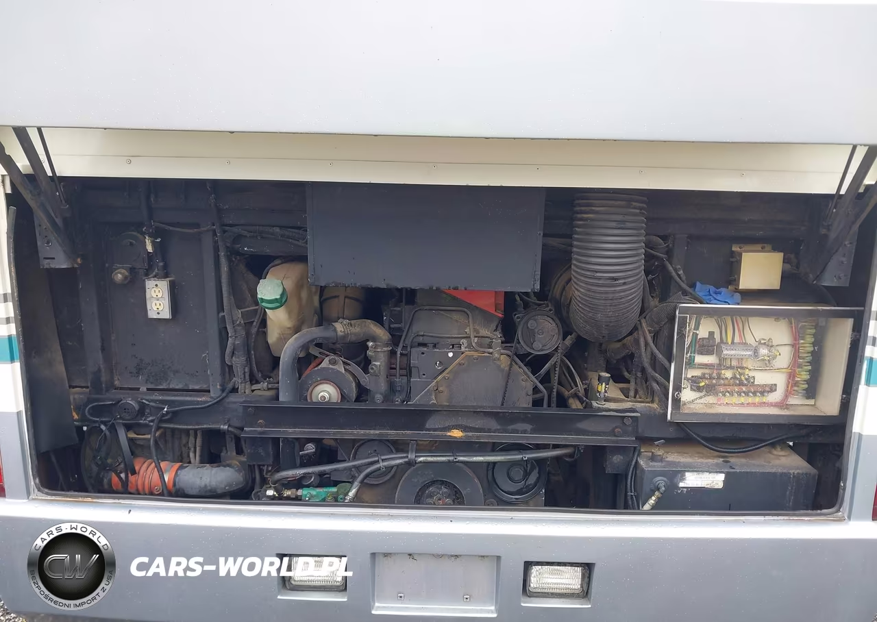 1998 Roadmaster Rail Executive Signature VIN:1RF120617W1013855 - 10