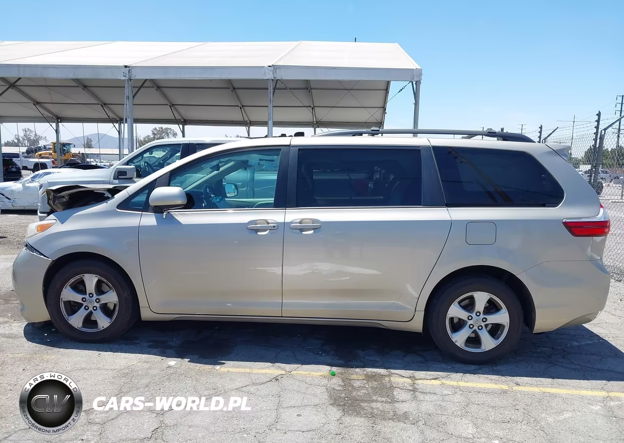 2017 Toyota Sienna Le 8 Passenger VIN:5TDKZ3DC2HS841184 - 14