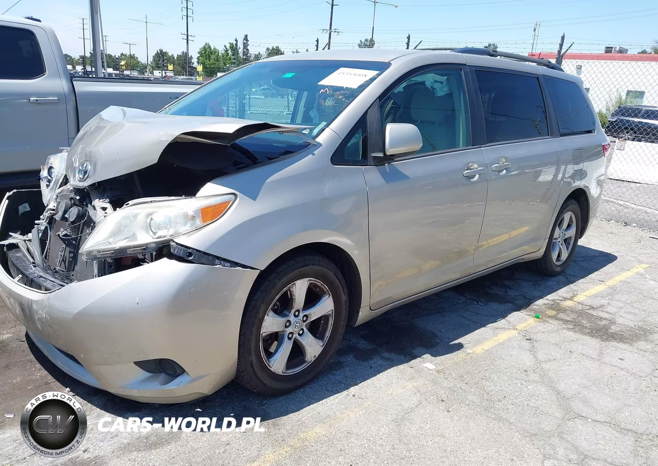 2017 Toyota Sienna Le 8 Passenger VIN:5TDKZ3DC2HS841184 - 2