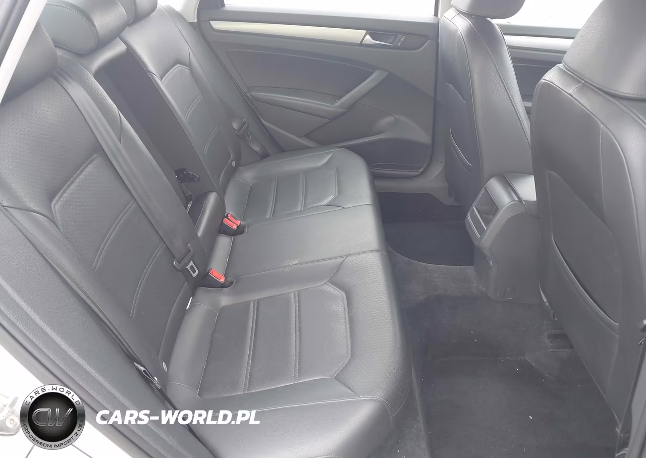 2015 Volkswagen Passat 1.8T Wolfsburg Edition VIN:1VWAT7A36FC047860 - 8