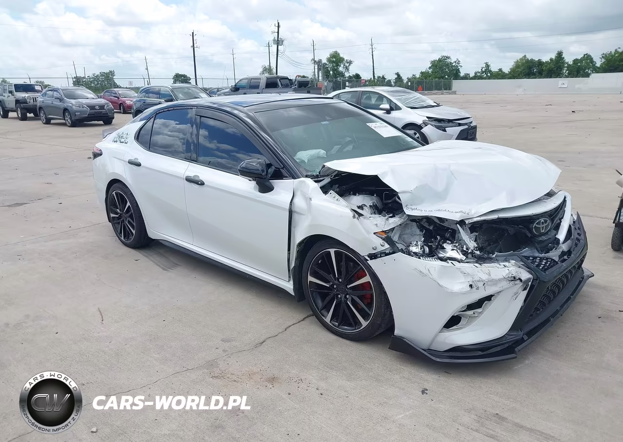 TOYOTA CAMRY XSE – zdjęcie 1 z 16