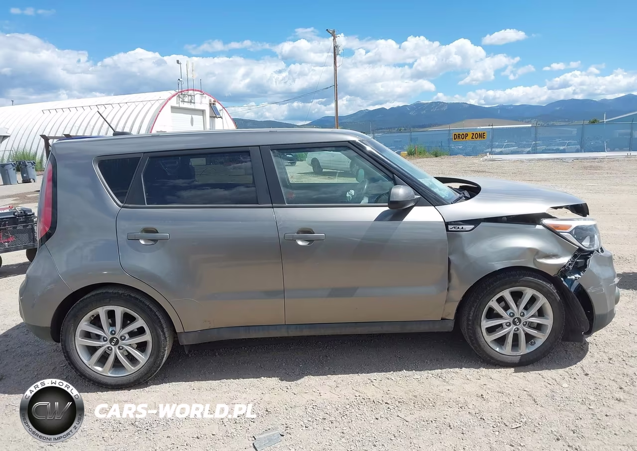 2017 Kia Soul + VIN:KNDJP3A59H7410813 - 14