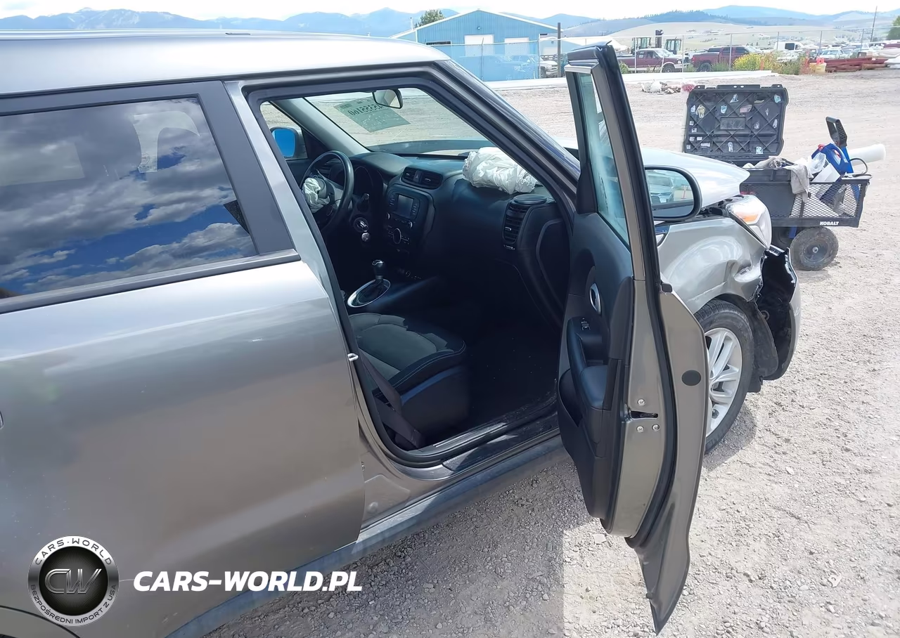 2017 Kia Soul + VIN:KNDJP3A59H7410813 - 5
