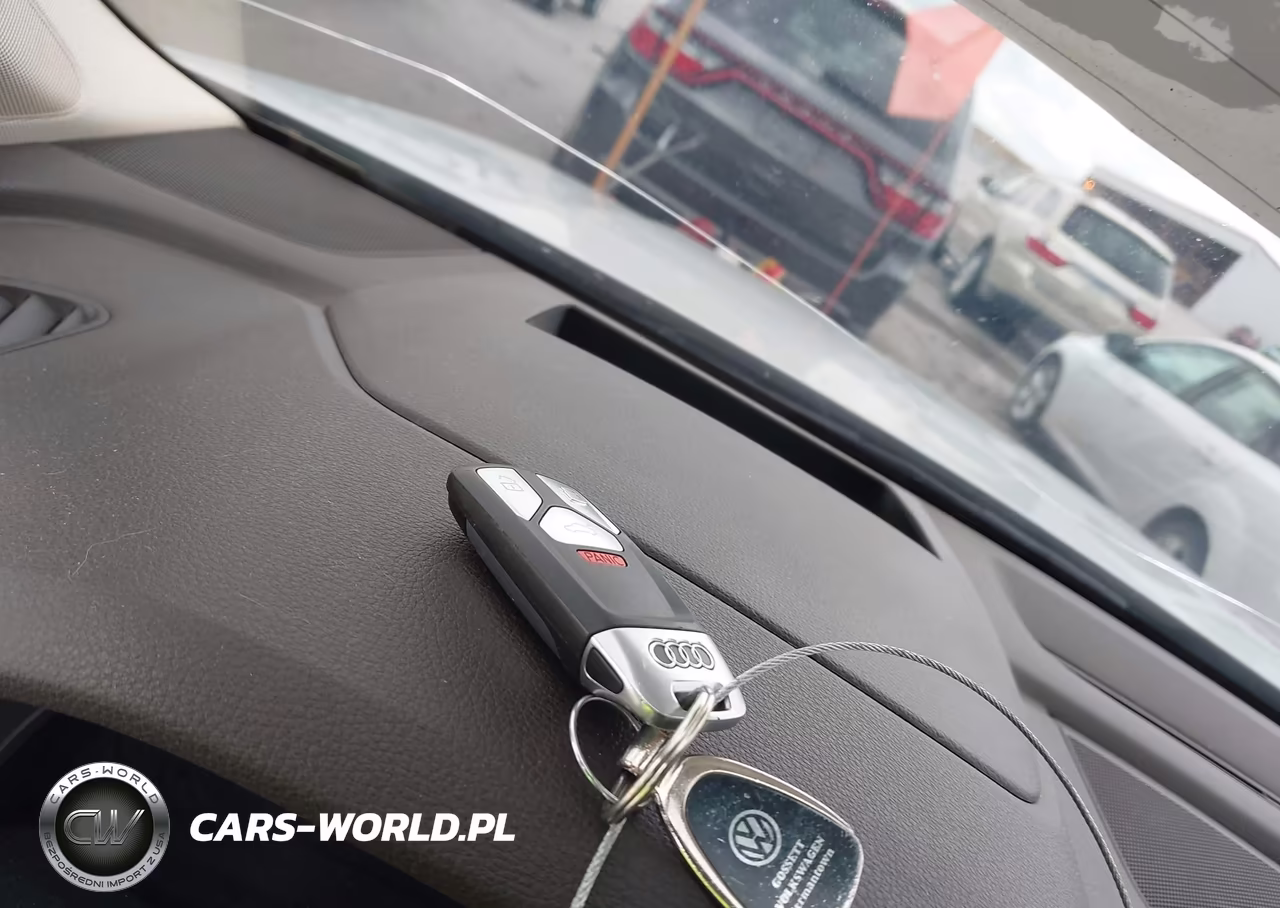 2018 Audi Q7 3.0T Premium VIN:WA1VAAF78JD037878 - 11