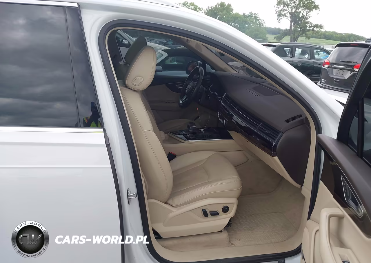 2018 Audi Q7 3.0T Premium VIN:WA1VAAF78JD037878 - 5