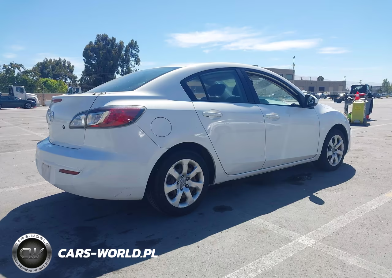2011 Mazda Mazda3 I Sport VIN:JM1BL1UG9B1441880 - 4