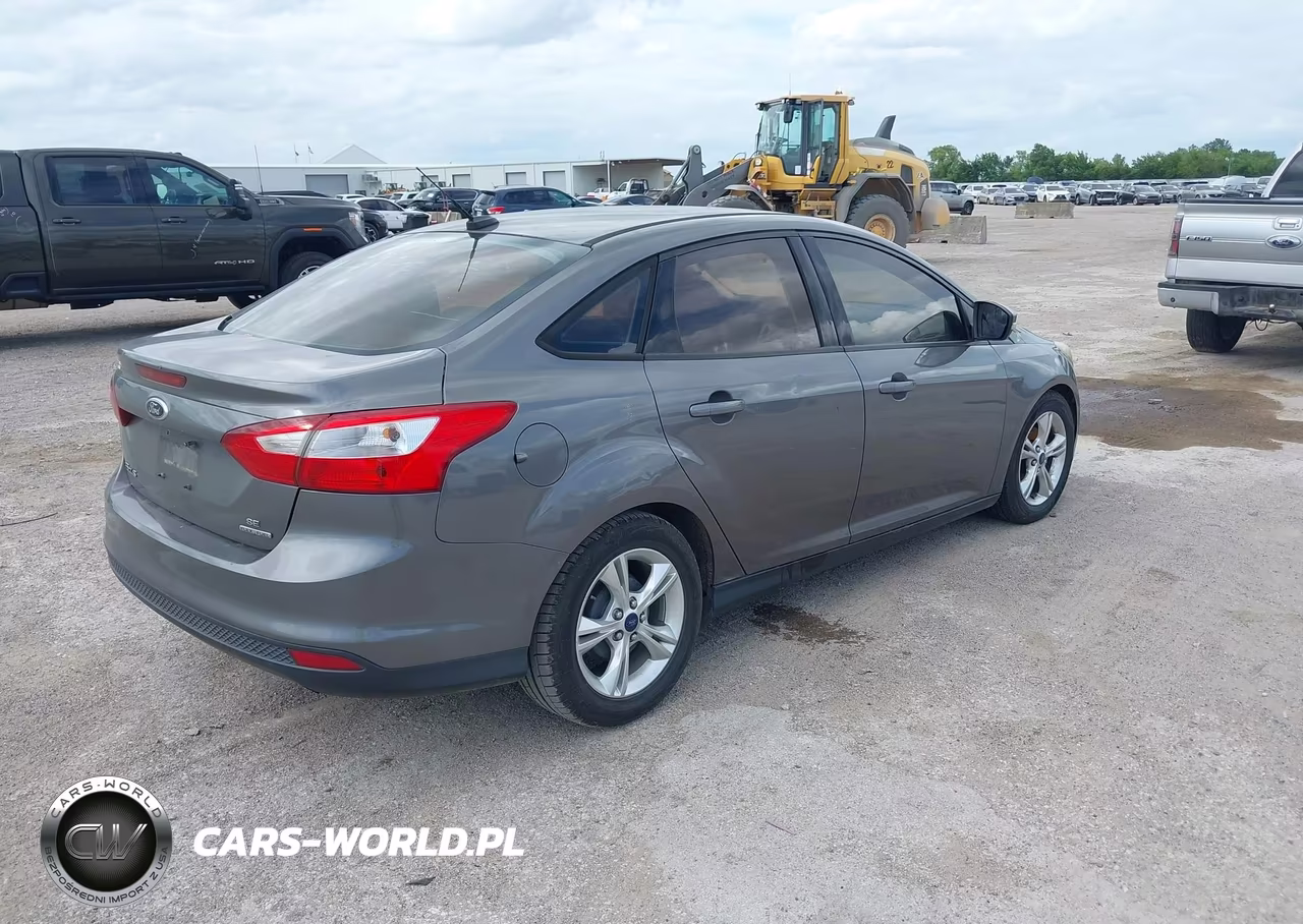 2014 Ford Focus Se VIN:1FADP3F21EL236126 - 4