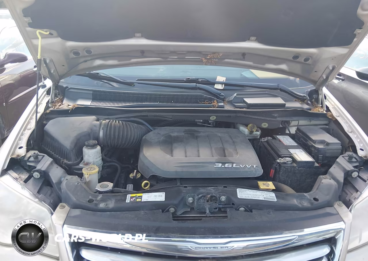 2013 Chrysler Town & Country Touring VIN:2C4RC1BG9DR736820 - 10