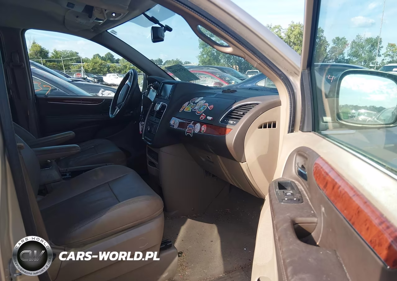2013 Chrysler Town & Country Touring VIN:2C4RC1BG9DR736820 - 5