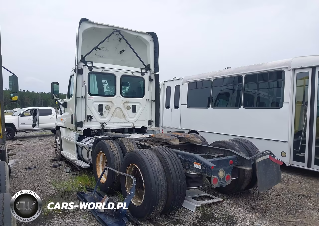 2017 Freightliner Cascadia 125 VIN:1FUJGEBGXHLHX7265 - 3