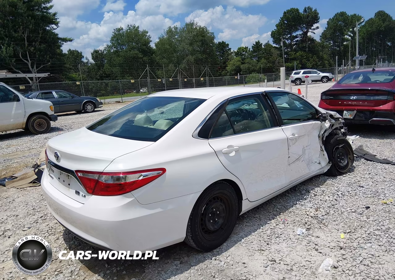 2016 Toyota Camry Hybrid Le VIN:4T1BD1FK4GU196700 - 4